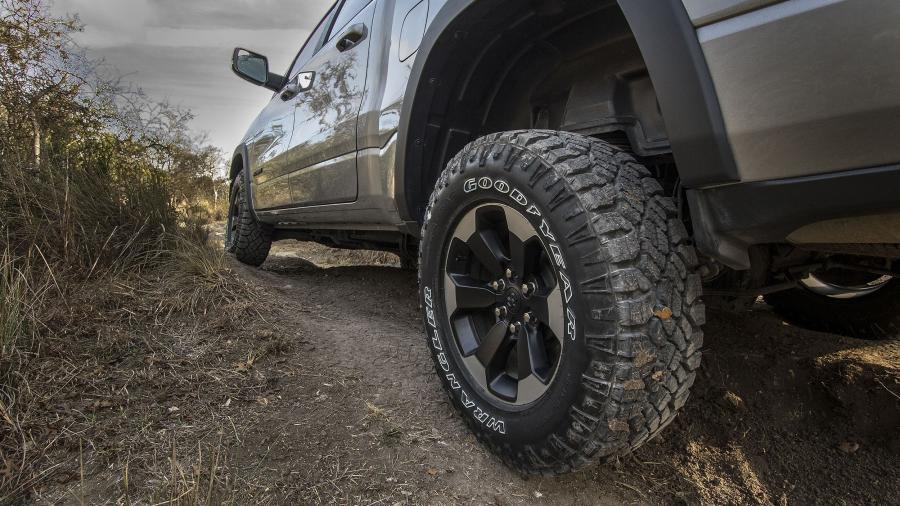 Детали экстерьера Dodge Ram 1500 Rebel Crew Cab (DT) 2018 года  (фото 47 из 48)